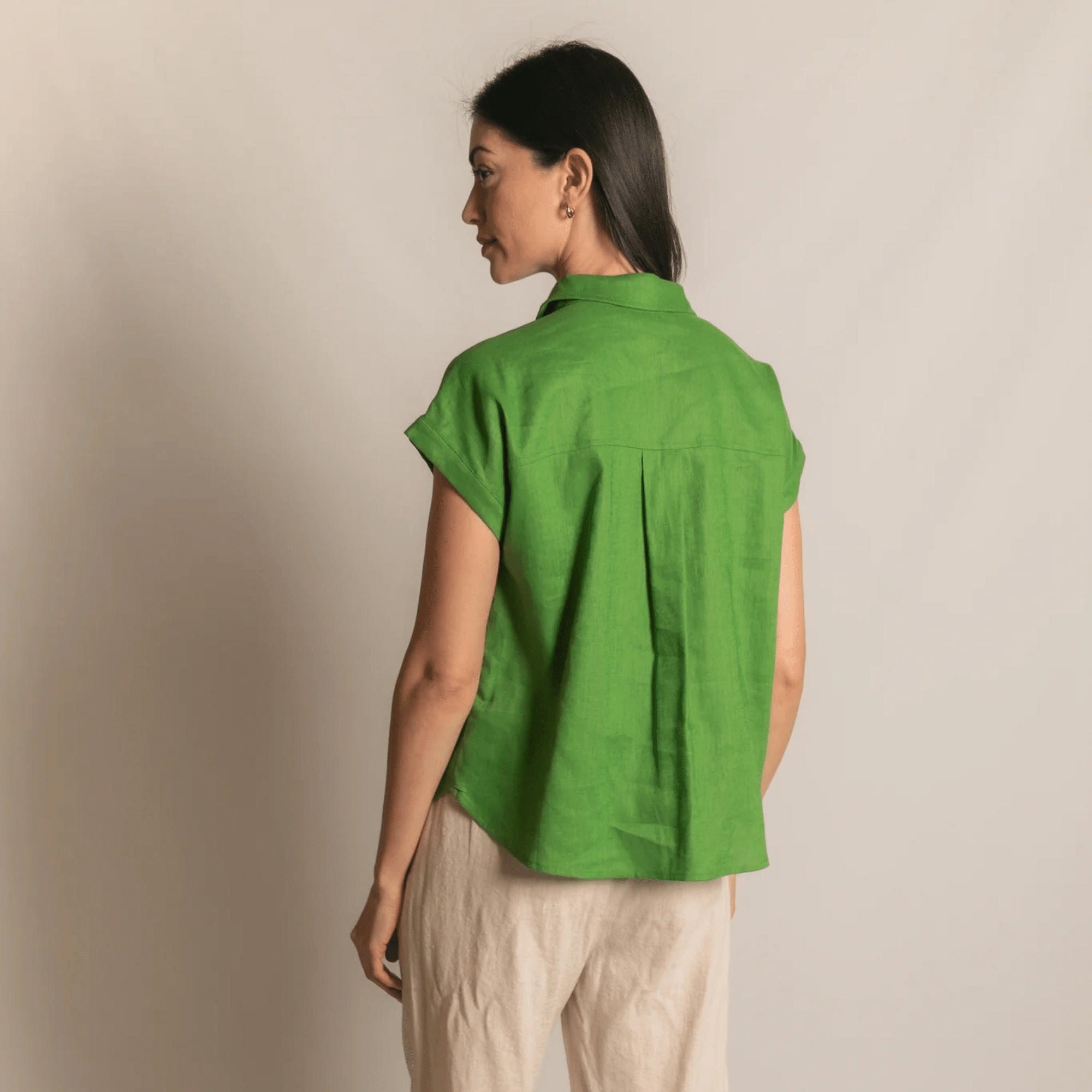 Linen Relaxed Short Sleeve Button Up Shirt | Kelly Green - Image 3